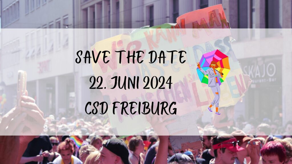 Eindrücke von der CSD Demo 2023 in Freiburg. Menschenmenge mit Regenbogenflaggen. Das Bild trägt folgende Aufschrift: „Save the Date 22 Juni 2024 CSD Freiburg“